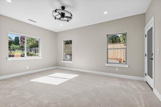 3304 Tree Top Drive, Medford, OR 97504