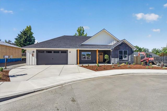 3304 Tree Top Drive, Medford, OR 97504