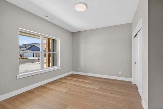 3304 Tree Top Drive, Medford, OR 97504