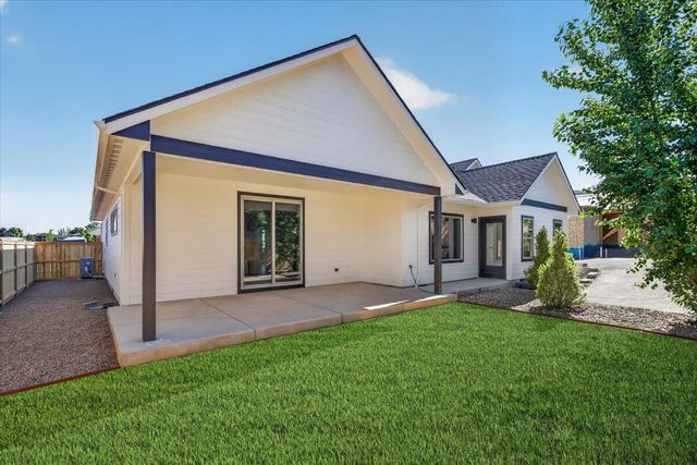 3304 Tree Top Drive, Medford, OR 97504