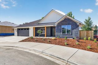 3304 Tree Top Drive, Medford, OR 97504