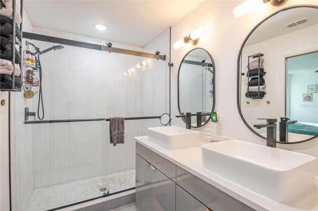 1704 W HANNA AVENUE, Tampa, FL 33604