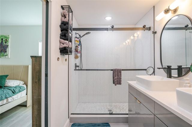 1704 W HANNA AVENUE, Tampa, FL 33604