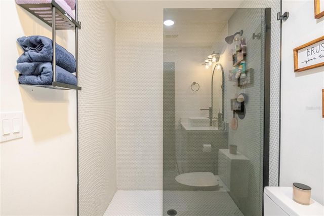 1704 W HANNA AVENUE, Tampa, FL 33604