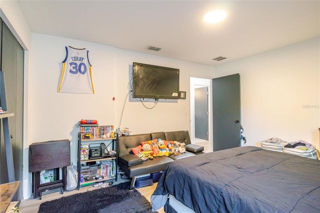 1704 W HANNA AVENUE, Tampa, FL 33604