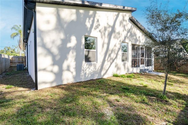 1704 W HANNA AVENUE, Tampa, FL 33604