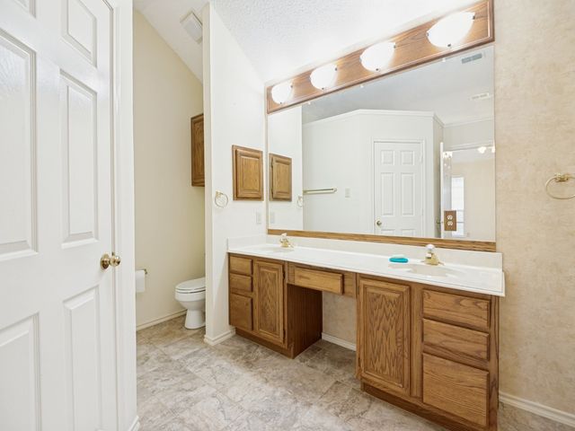 3303 Greenglen Circle, Carrollton, TX 75007