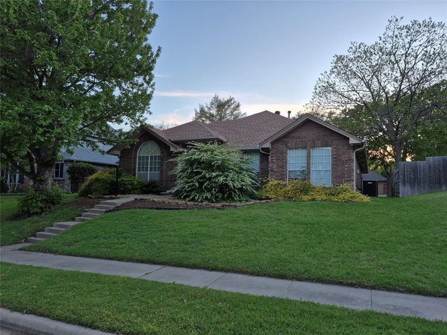 3303 Greenglen Circle, Carrollton, TX 75007