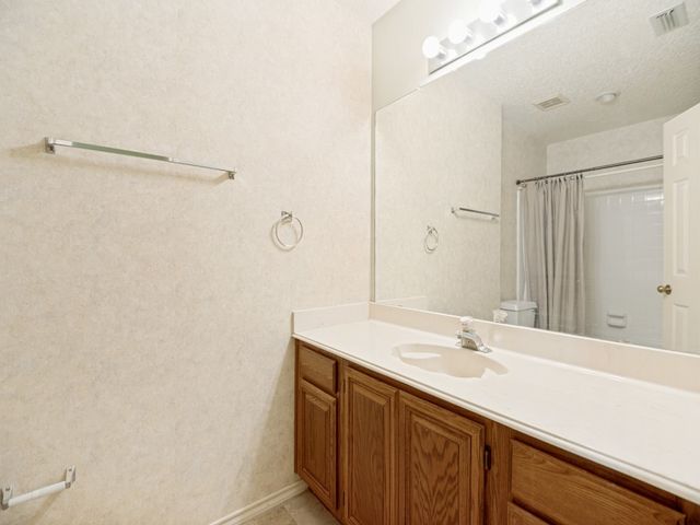 3303 Greenglen Circle, Carrollton, TX 75007