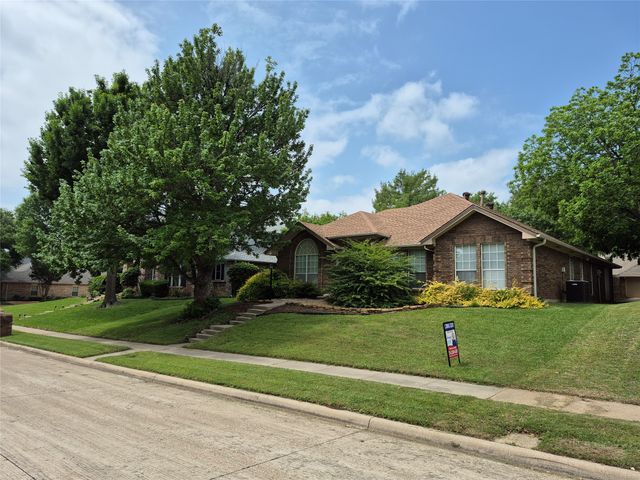 3303 Greenglen Circle, Carrollton, TX 75007