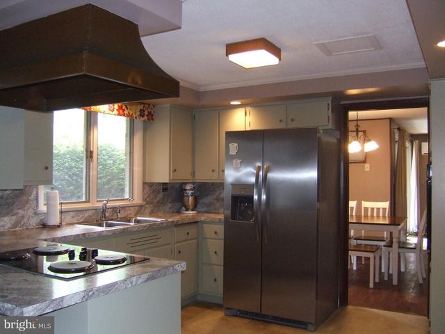 1137 HERMOSA AVE, Lancaster, PA 17601