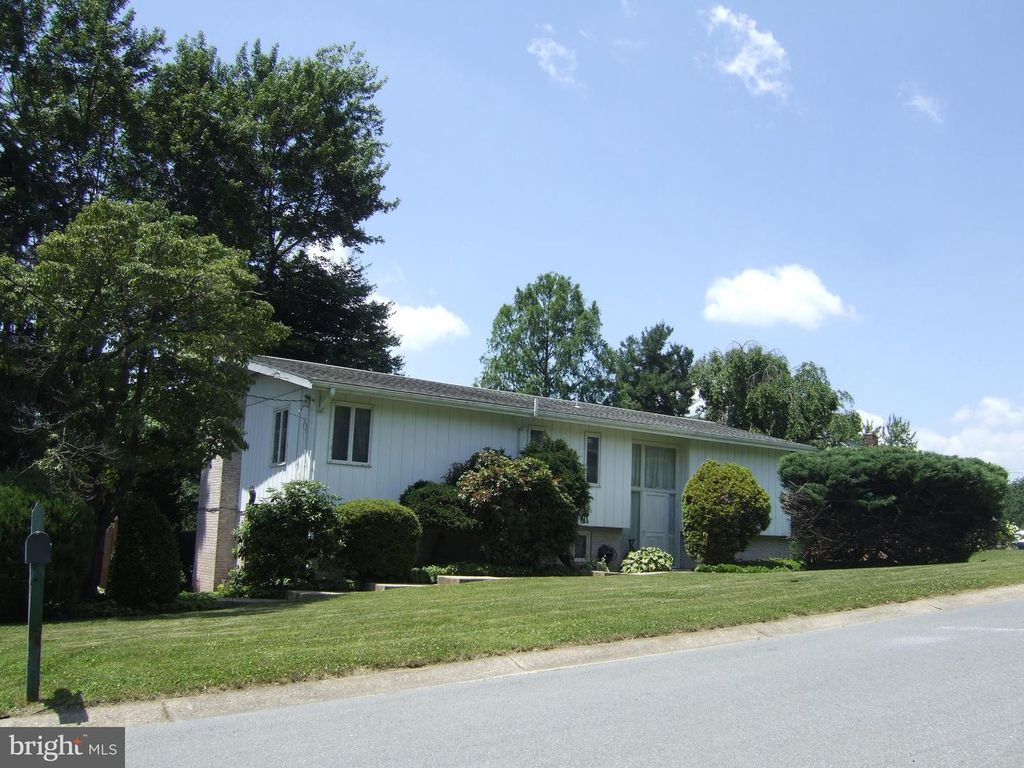 1137 HERMOSA AVE, Lancaster, PA 17601