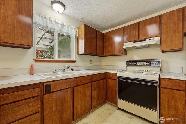 2420 Holly Lane SE, Olympia, WA 98501