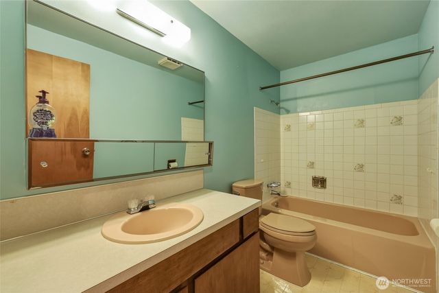 2420 Holly Lane SE, Olympia, WA 98501