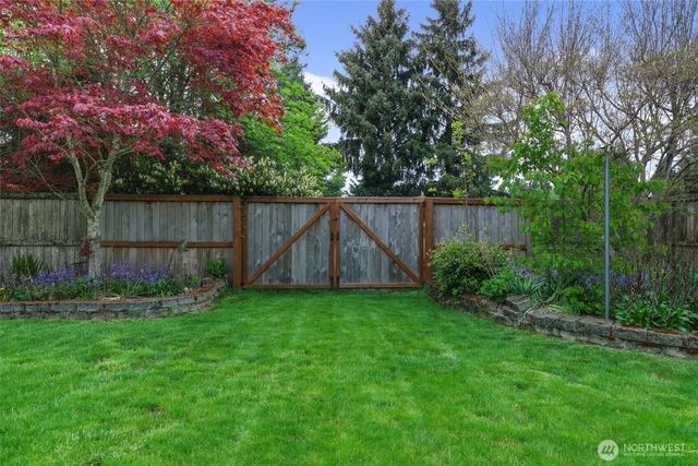 2420 Holly Lane SE, Olympia, WA 98501