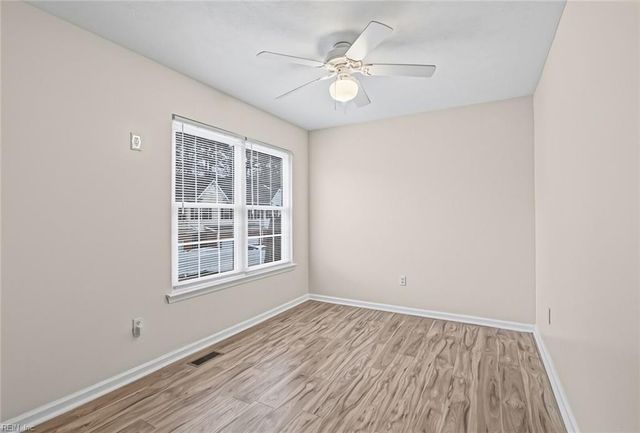 316 Gaylor LN, Newport News, VA 23602