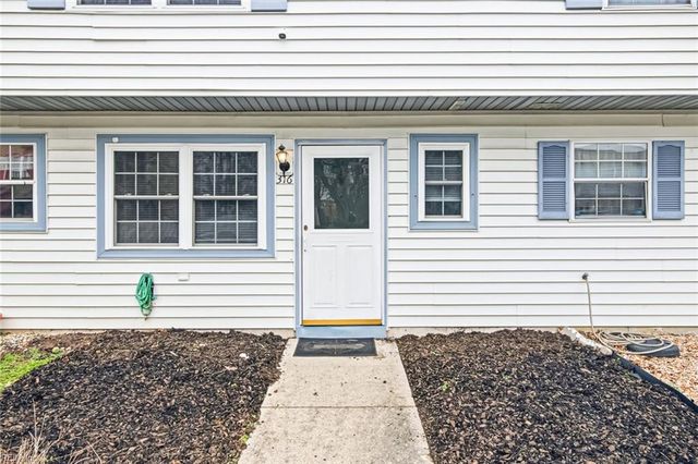 316 Gaylor LN, Newport News, VA 23602