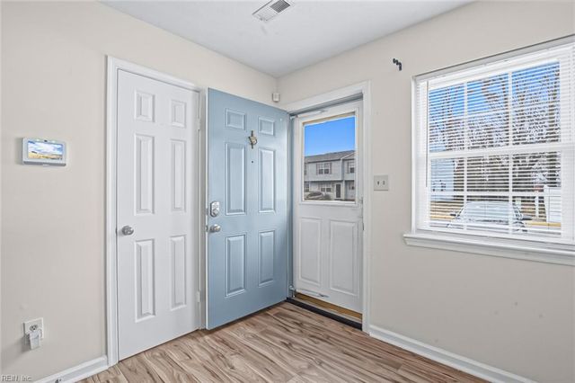 316 Gaylor LN, Newport News, VA 23602