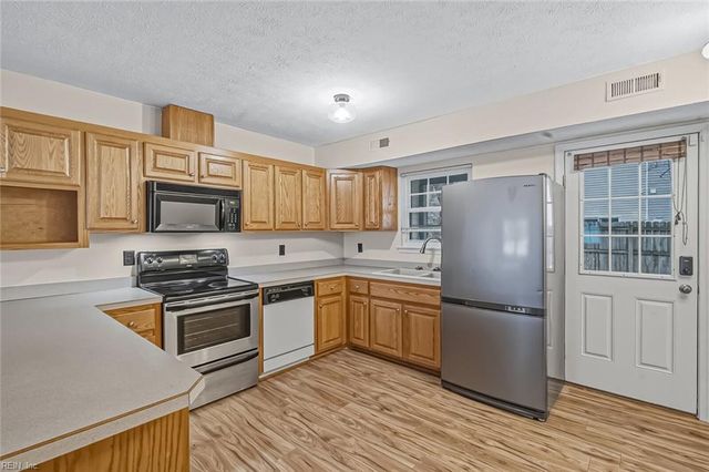 316 Gaylor LN, Newport News, VA 23602