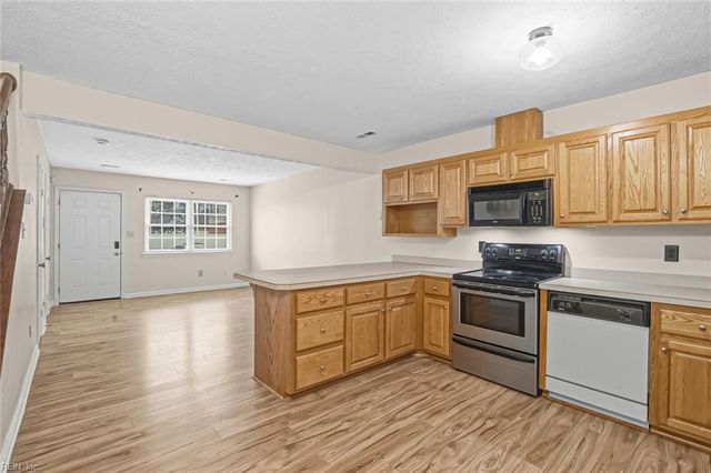 316 Gaylor LN, Newport News, VA 23602