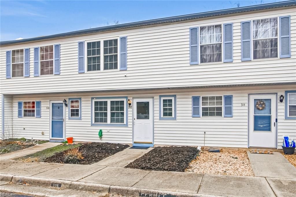 316 Gaylor LN, Newport News, VA 23602