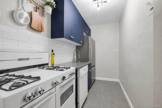 142-05 Roosevelt Avenue 320, Flushing, NY 11354