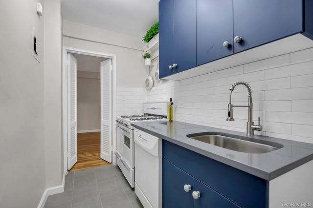 142-05 Roosevelt Avenue 320, Flushing, NY 11354