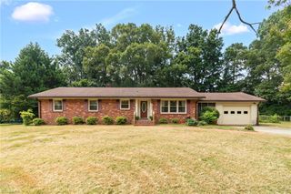 6224 Parkfield Lane, Clemmons, NC 27012