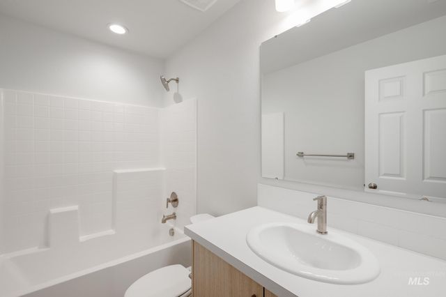 2494 W Fallon Loop, Nampa, ID 83651