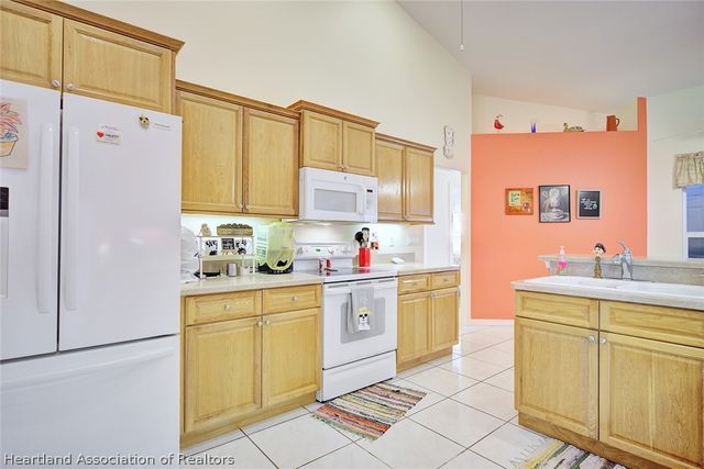 825 Holly Drive, Sebring, FL 33876