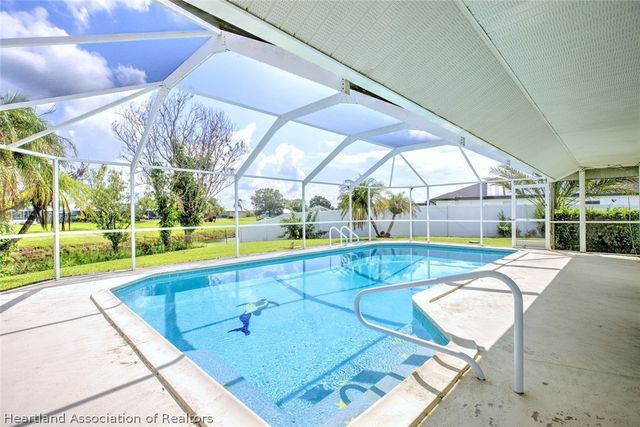 825 Holly Drive, Sebring, FL 33876