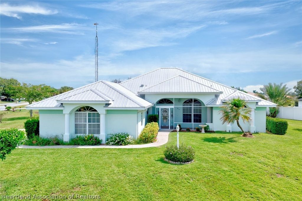 825 Holly Drive, Sebring, FL 33876