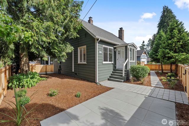 11556 17th Avenue NE, Seattle, WA 98125