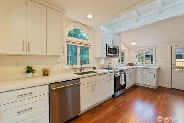 11556 17th Avenue NE, Seattle, WA 98125