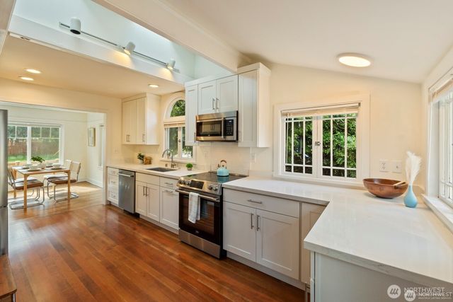 11556 17th Avenue NE, Seattle, WA 98125