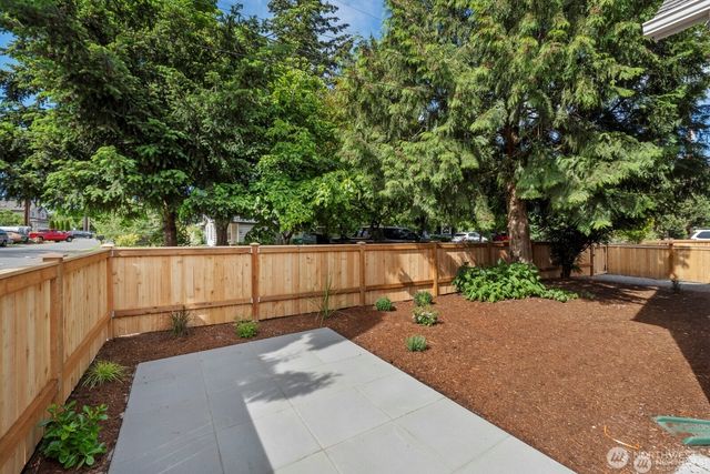 11556 17th Avenue NE, Seattle, WA 98125