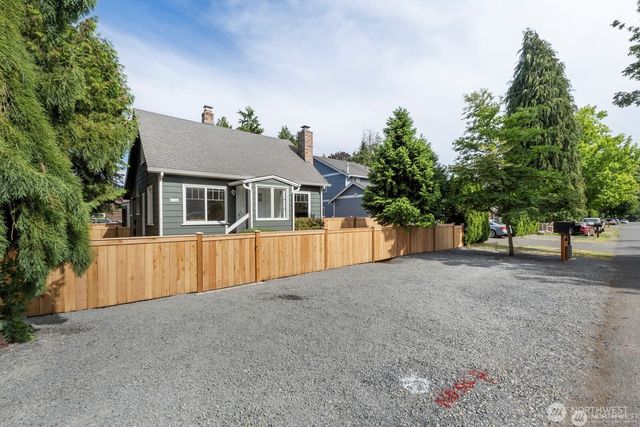 11556 17th Avenue NE, Seattle, WA 98125