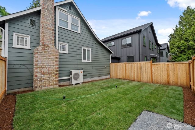 11556 17th Avenue NE, Seattle, WA 98125