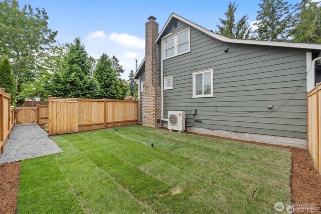 11556 17th Avenue NE, Seattle, WA 98125