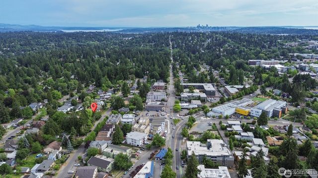11556 17th Avenue NE, Seattle, WA 98125
