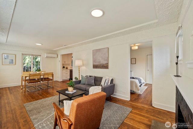 11556 17th Avenue NE, Seattle, WA 98125