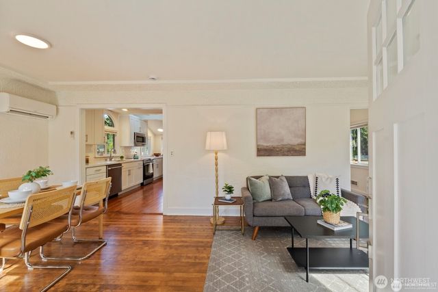 11556 17th Avenue NE, Seattle, WA 98125