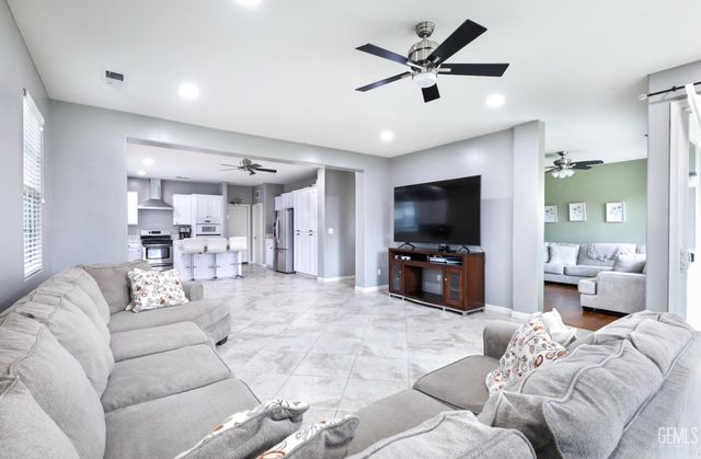 11504 Valley Forge Way, Bakersfield, CA 93312