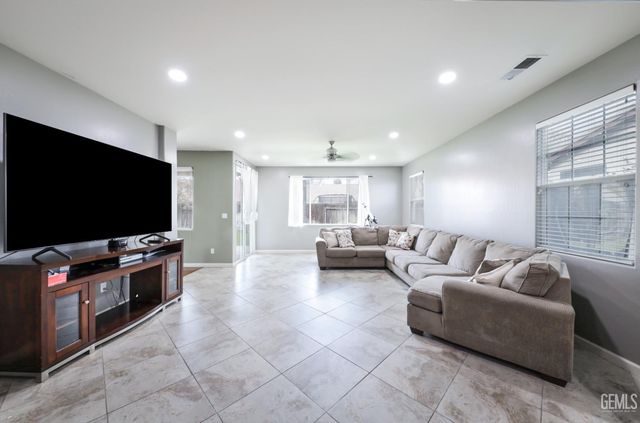 11504 Valley Forge Way, Bakersfield, CA 93312