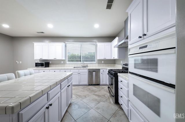 11504 Valley Forge Way, Bakersfield, CA 93312