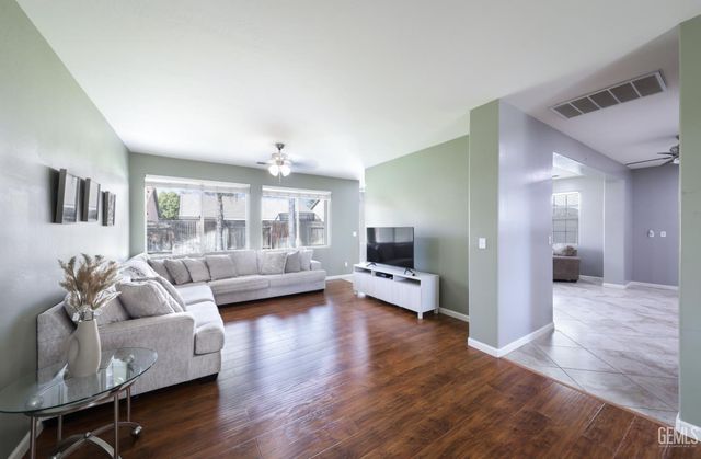 11504 Valley Forge Way, Bakersfield, CA 93312