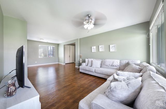 11504 Valley Forge Way, Bakersfield, CA 93312