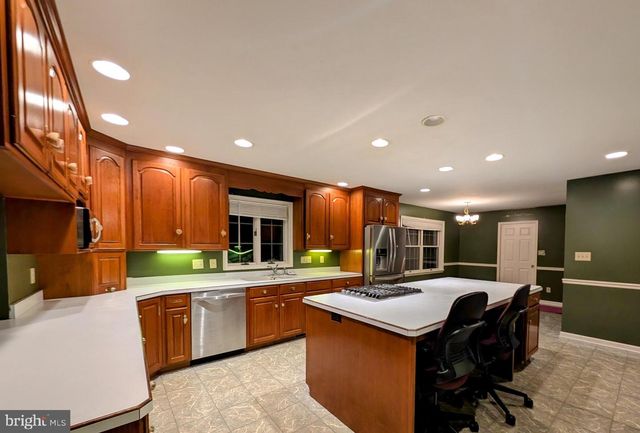 507 BROOKVIEW DR, Greencastle, PA 17225