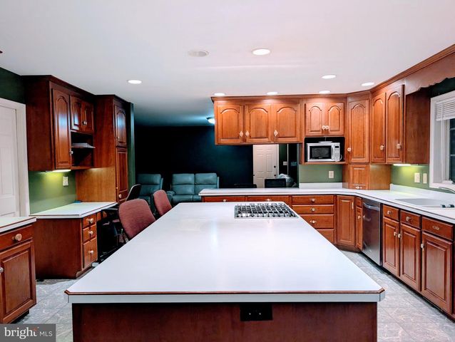 507 BROOKVIEW DR, Greencastle, PA 17225