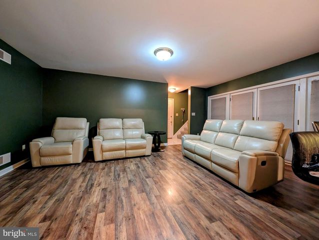 507 BROOKVIEW DR, Greencastle, PA 17225
